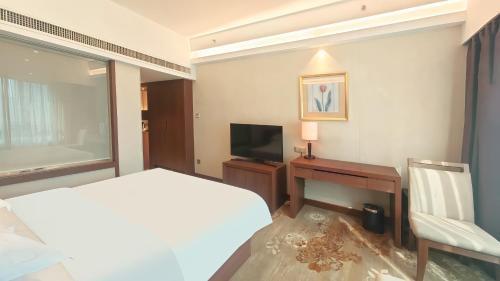 Landmark International Hotel Room Type - Business Queen Room