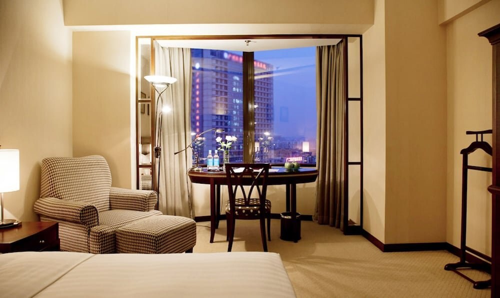 Rosedale Hotel and Suites Guangzhou Room Type - Deluxe Suite