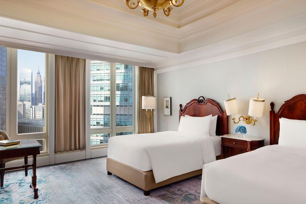 The Ritz-Carlton, Guangzhou Room Type - Premium Room, 2 Twin Beds, Smoking, City View