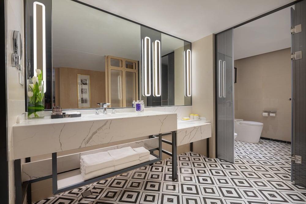 voco Guangzhou Shifu by IHG - Tap to explore photos