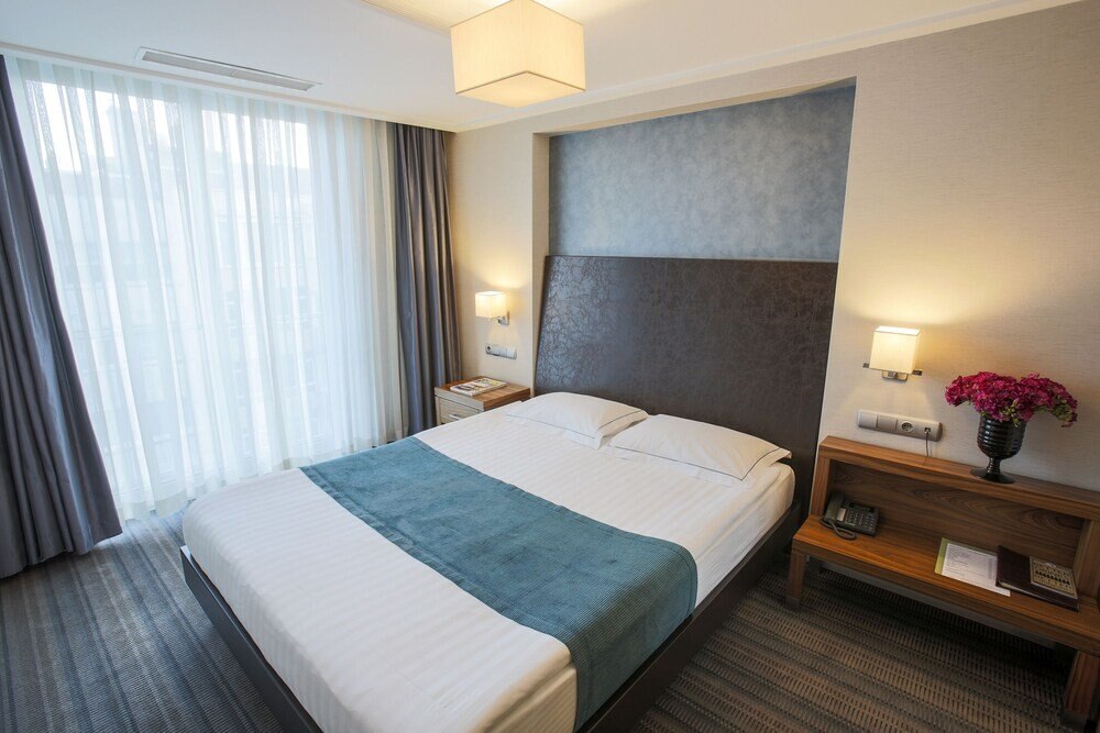 Housez Suites and Apartments - Special Class Room Type - Deluxe Suite