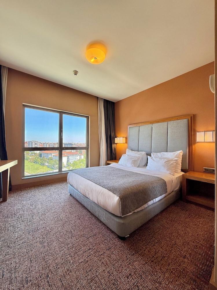 The Green Park Pendik Room Type - Standard Double Room, City View