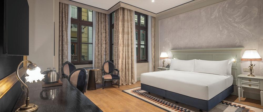 Palazzo Donizetti Hotel Room Type - Deluxe Room, 1 King Bed, Corner (View)