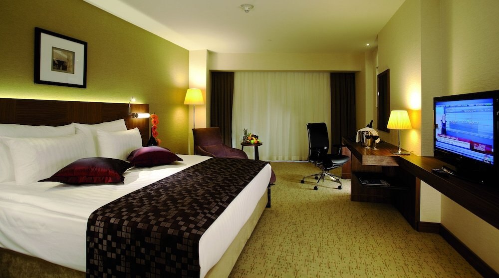 CROWNE PLAZA ISTANBUL HARBIYE HOTEL Room Type - Standard Room, 1 King Bed