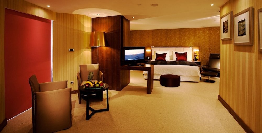 CROWNE PLAZA ISTANBUL HARBIYE HOTEL Room Type - 1 Bedroom Suite