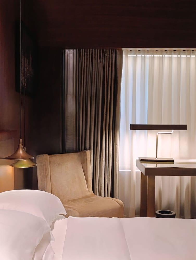 Hyatt Centric Levent Istanbul Room Type - Suite, 1 Queen Bed, Terrace