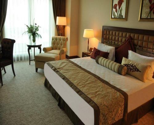 Crowne Plaza Hotel Istanbul - Asia - Tap to explore photos