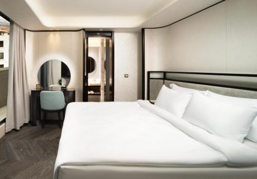 Bentley Hotel Bosphorus Room Type - King Suite with Balcony Bentley Hotel Bosphorus Room Type - King Suite with Balcony