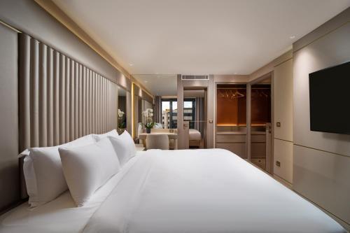 Bentley Hotel Bosphorus Room Type - King Suite