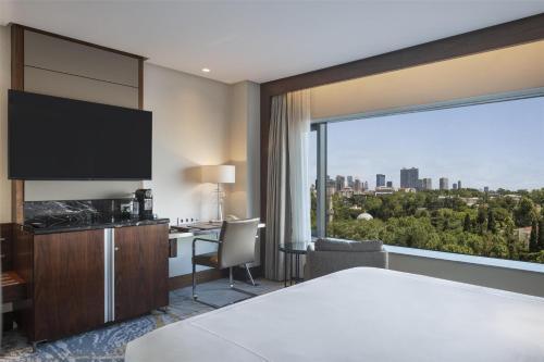 Conrad Istanbul Bosphorus Room Type - Executive King Room with Park View - Lounge Access