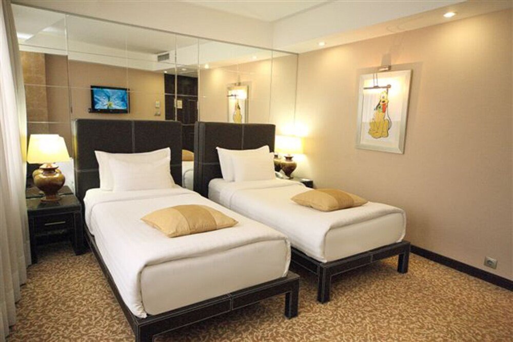 Cartoon Hotel Room Type - Standard Twin Room