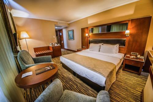 Dream Hill Business Deluxe Hotel Asia - Tap to explore photos