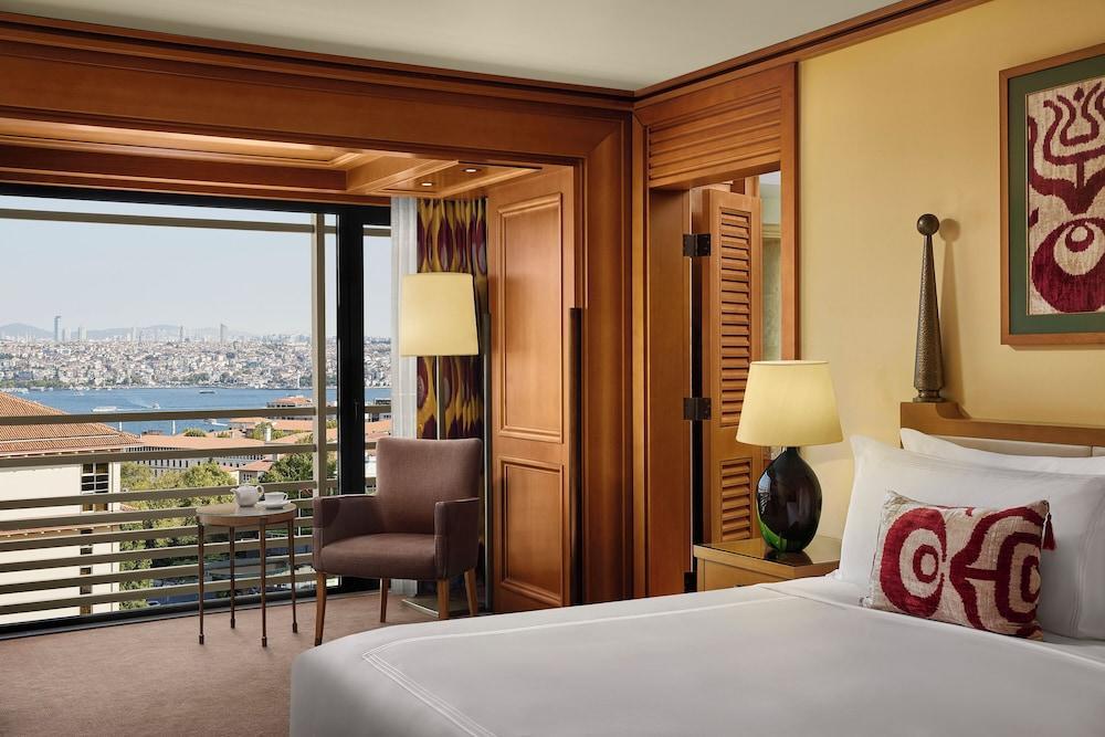 Divan Istanbul Room Type - Deluxe Partial Sea View Room King Bed Divan Istanbul Room Type - Deluxe Partial Sea View Room King Bed