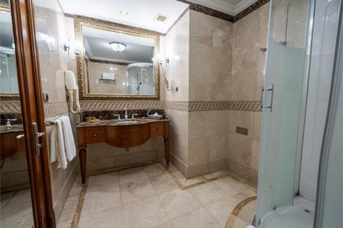The Central Palace Taksim Room Type - Superior Triple Room