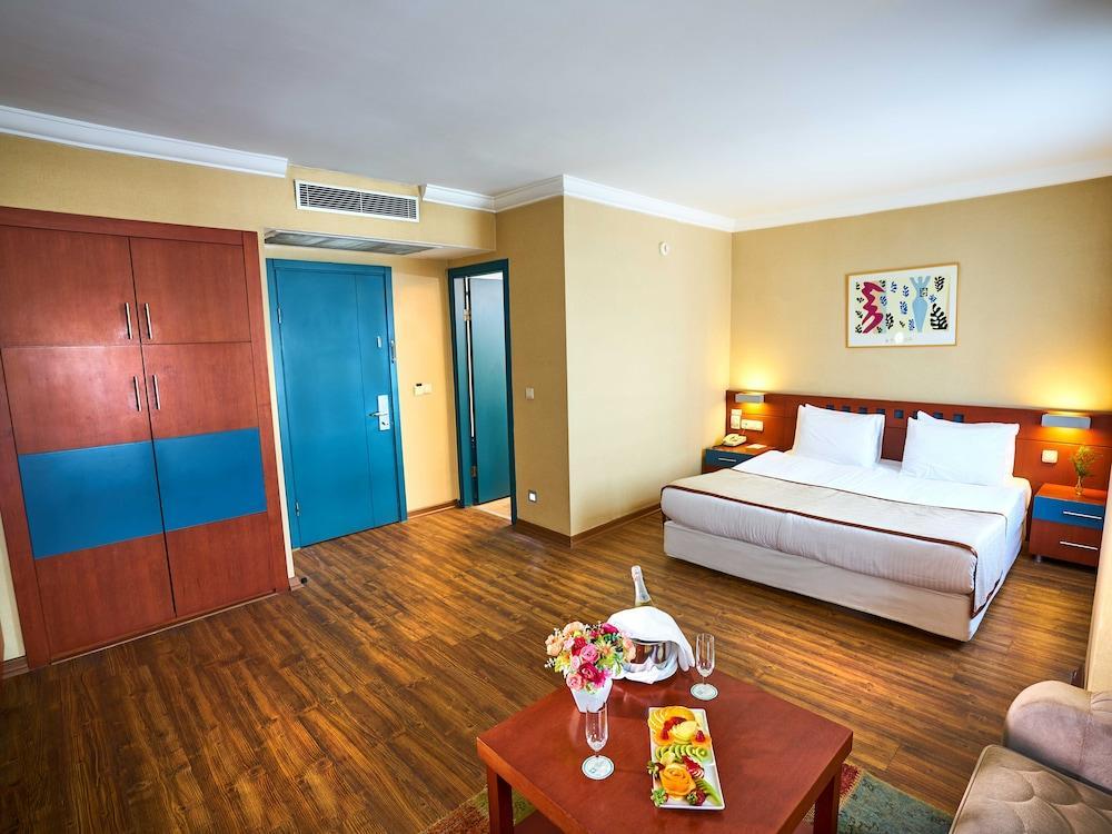 Feronya Hotel Room Type - Junior Suite