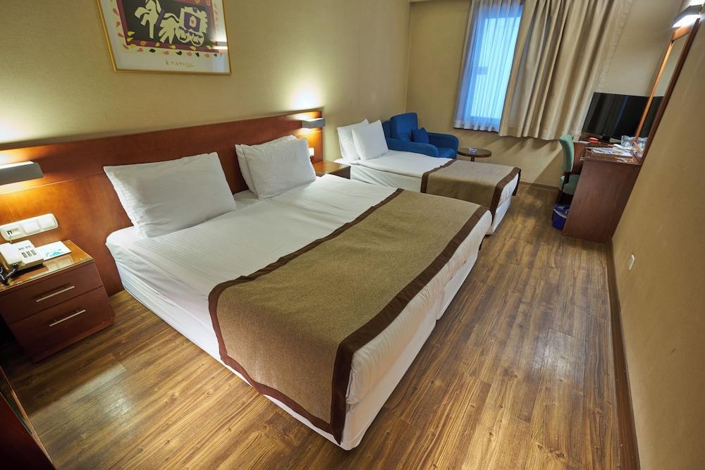 Feronya Hotel Room Type - Quadruple Room