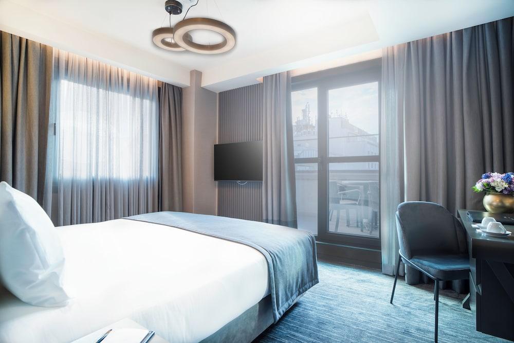 Arts Hotel Taksim - Tap to explore photos