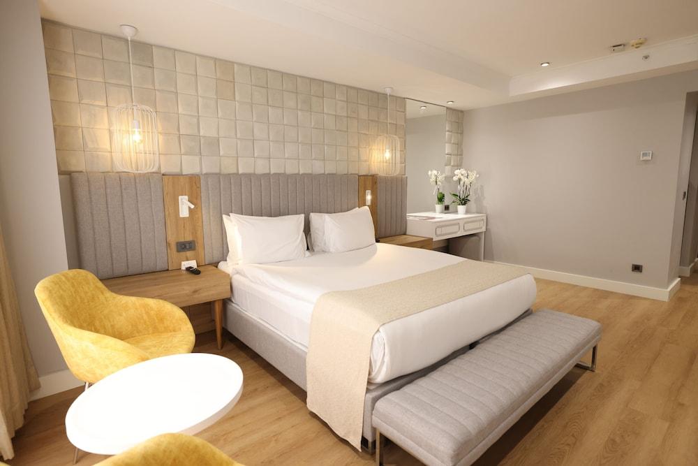 ADM Grand Hotel Room Type - King Room