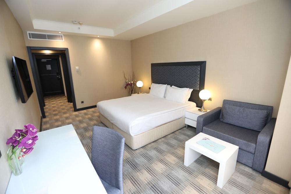 ADM Grand Hotel Room Type - Room, 1 Queen Bed, Non Smoking