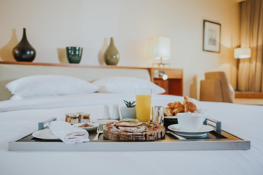 Grand Hyatt Istanbul Room Type - 1 King Bed with Club Access