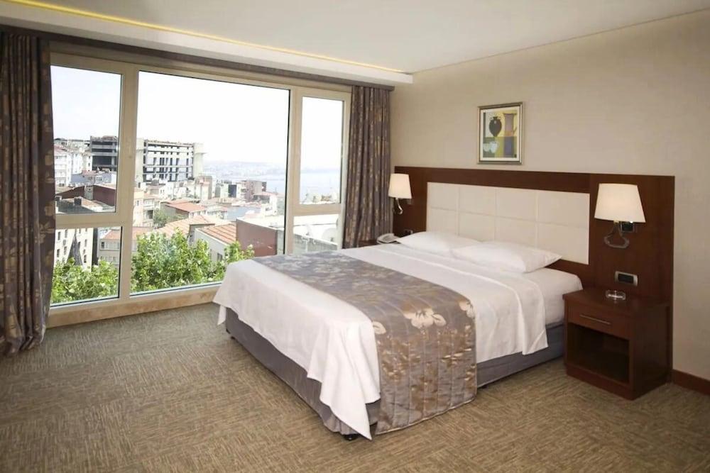 Innpera Hotel Room Type - Suite (Bosphorus View) Innpera Hotel Room Type - Suite (Bosphorus View)