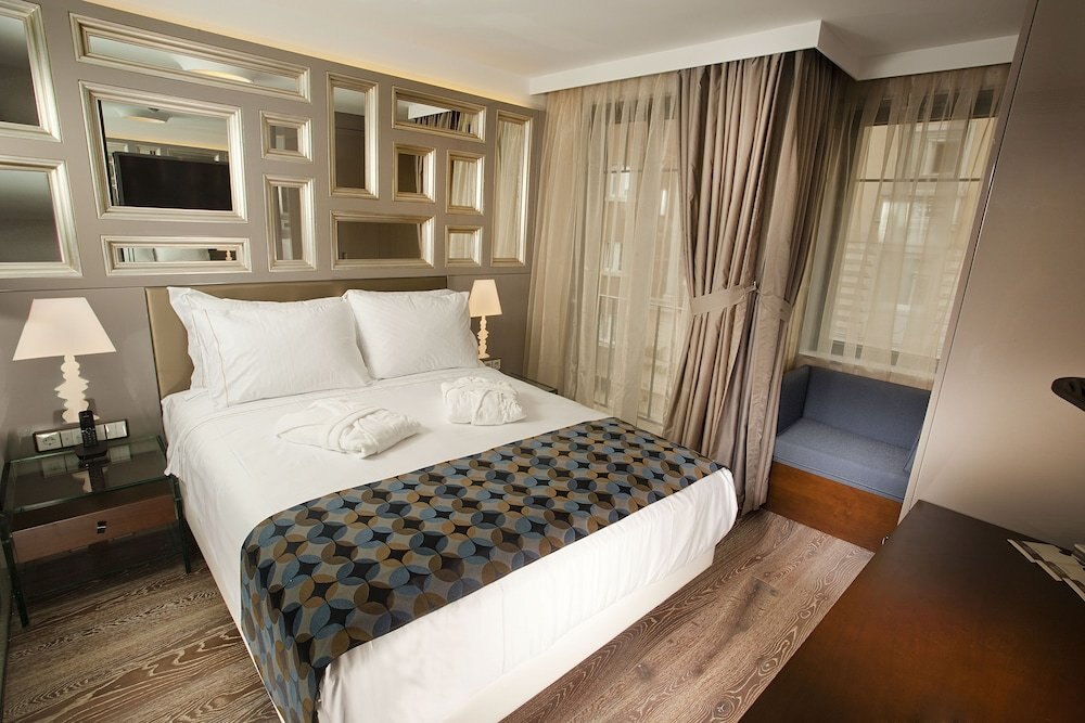 Hotel La Villa Room Type - Club Room, Multiple Beds
