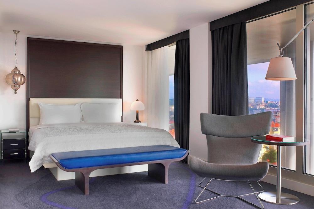 Le Meridien Istanbul Etiler Room Type - Club Suite, 1 King Bed, City View, Corner (Corner)