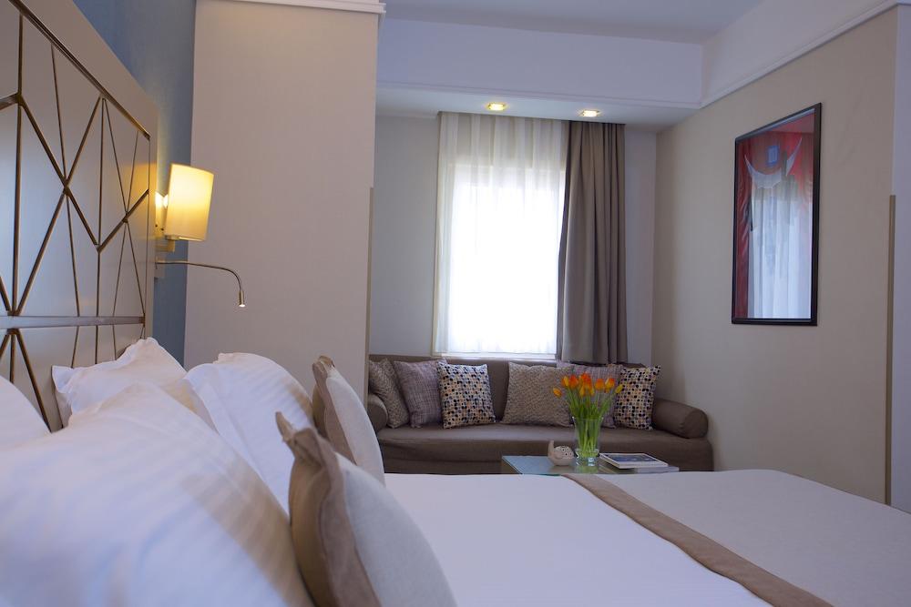 Ramada by Wyndham Istanbul Taksim - Tap to explore photos