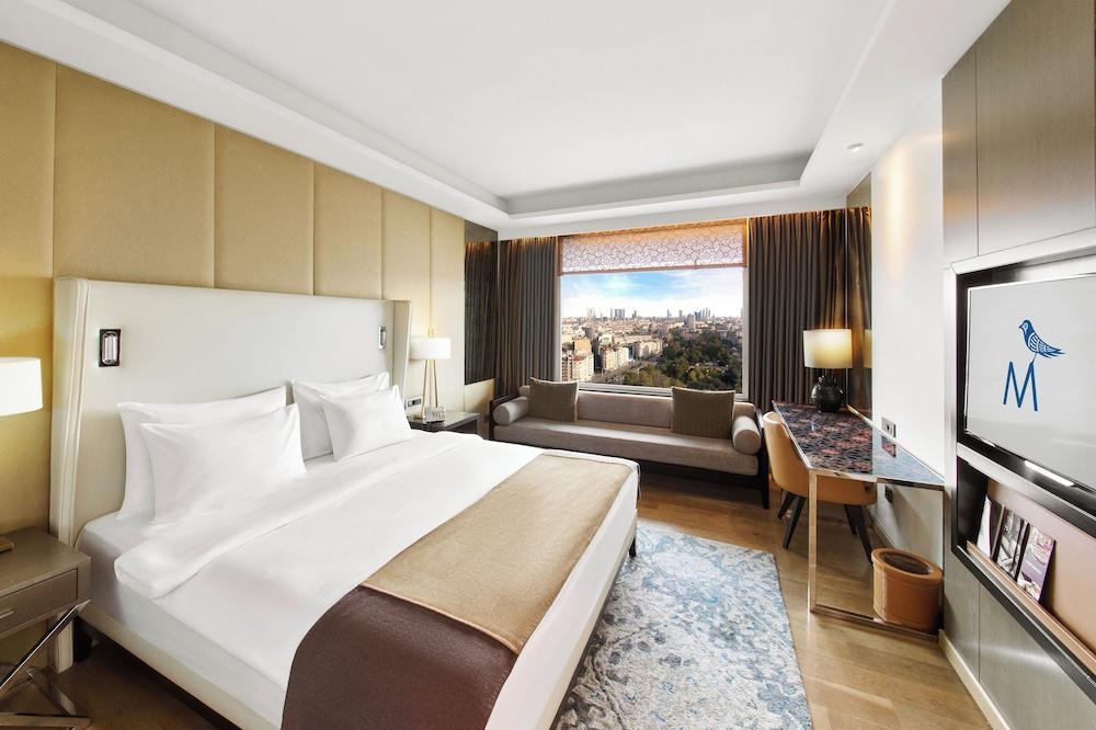 The Marmara Taksim Room Type - Club Room, City View, Lounge Access The Marmara Taksim Room Type - Club Room, City View, Lounge Access