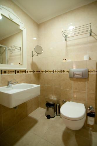 Taksim Metropark Hotel Room Type - Family Room Taksim Metropark Hotel Room Type - Family Room