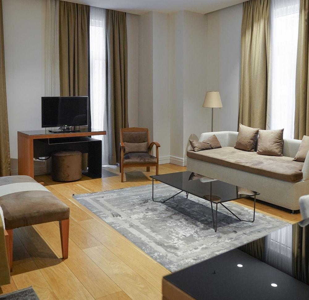 Misafir Suites 8 Istanbul - Special Class Room Type - Deluxe Room, 1 King Bed with Sofa bed