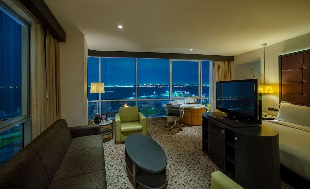 DoubleTree by Hilton Istanbul - Moda Room Type - KING JUNIOR SUITE SEA VIEW DoubleTree by Hilton Istanbul - Moda Room Type - KING JUNIOR SUITE SEA VIEW