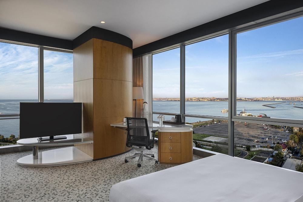 DoubleTree by Hilton Istanbul - Moda Room Type - KING JUNIOR SUITE SEA VIEW DoubleTree by Hilton Istanbul - Moda Room Type - KING JUNIOR SUITE SEA VIEW