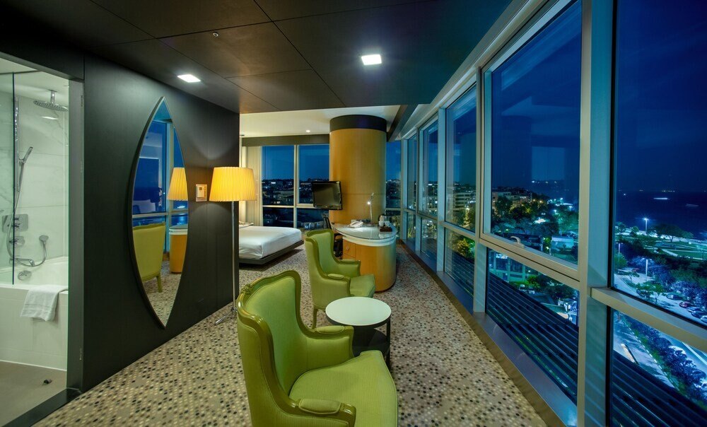 DoubleTree by Hilton Istanbul - Moda Room Type - KING DELUXE SEA VIEW ROOM DoubleTree by Hilton Istanbul - Moda Room Type - KING DELUXE SEA VIEW ROOM