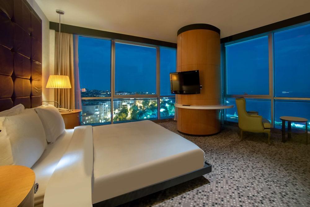 DoubleTree by Hilton Istanbul - Moda Room Type - Family Suite, 1 King Bed