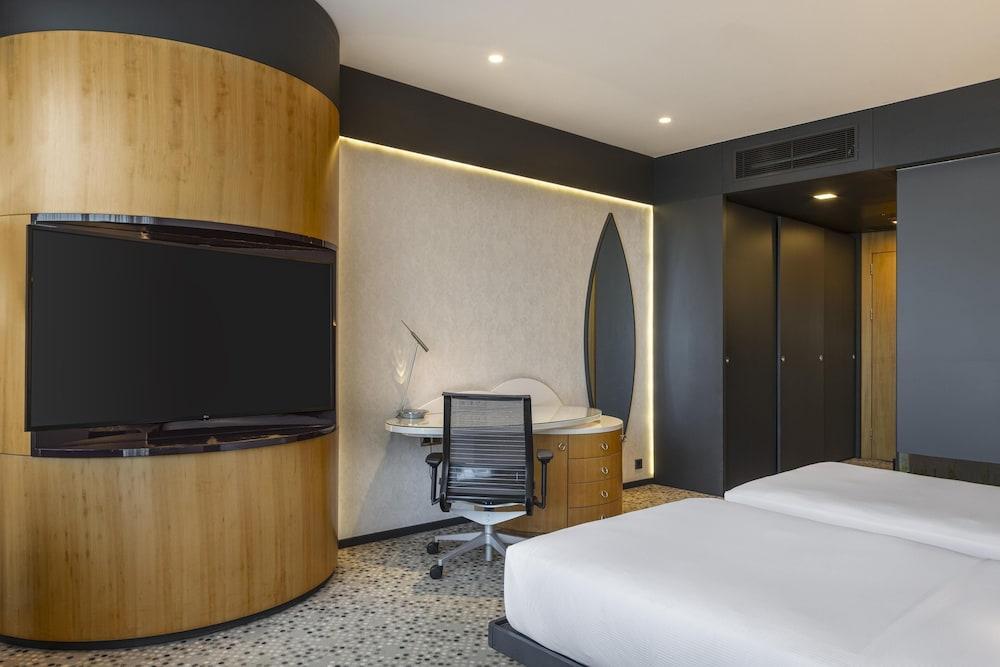 DoubleTree by Hilton Istanbul - Moda Room Type - Deluxe Twin Room, Sea View (Historic Peninsula)