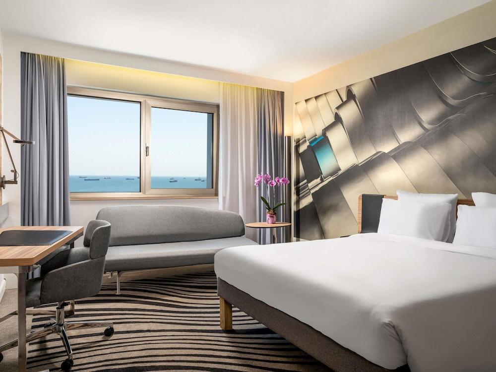 Novotel Istanbul Zeytinburnu Room Type - Superior Room With Queen Size Bed Novotel Istanbul Zeytinburnu Room Type - Superior Room With Queen Size Bed