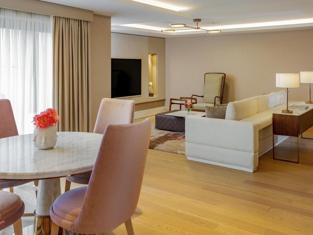 Mercure Istanbul The Plaza Bosphorus - Tap to explore photos