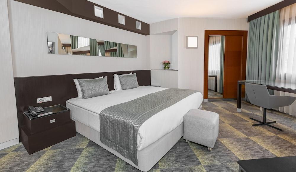 Point Hotel Taksim Istanbul - Tap to explore photos
