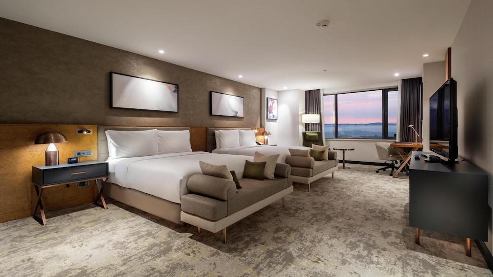 Hilton Istanbul Maslak Room Type - Two Queen Beds Deluxe Room