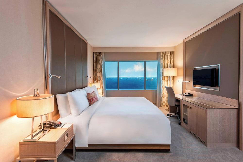 Renaissance Polat Istanbul Hotel by Marriott Room Type - Club Room, 1 King Bed, Sea View Renaissance Polat Istanbul Hotel by Marriott Room Type - Club Room, 1 King Bed, Sea View