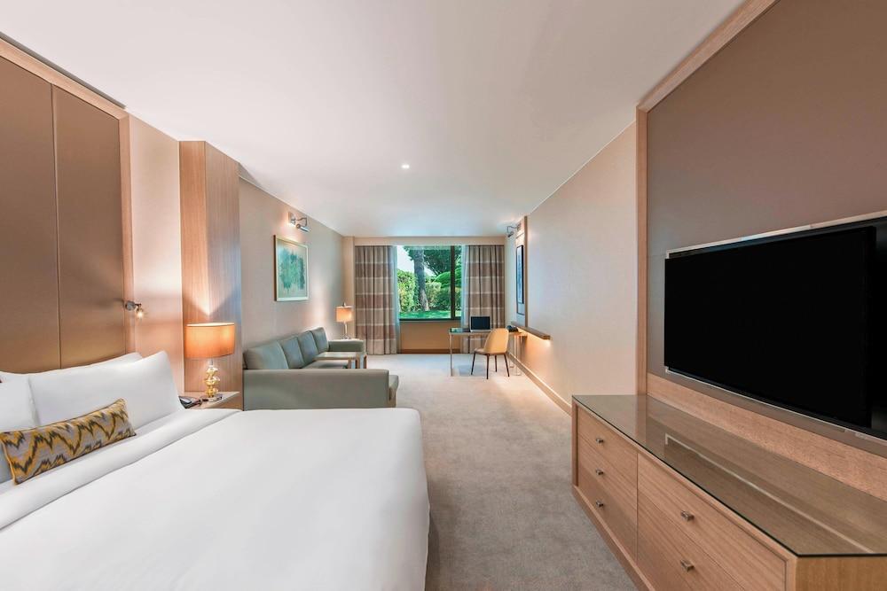 Renaissance Polat Istanbul Hotel by Marriott Room Type - Room, 1 King Bed, Smoking, Poolside