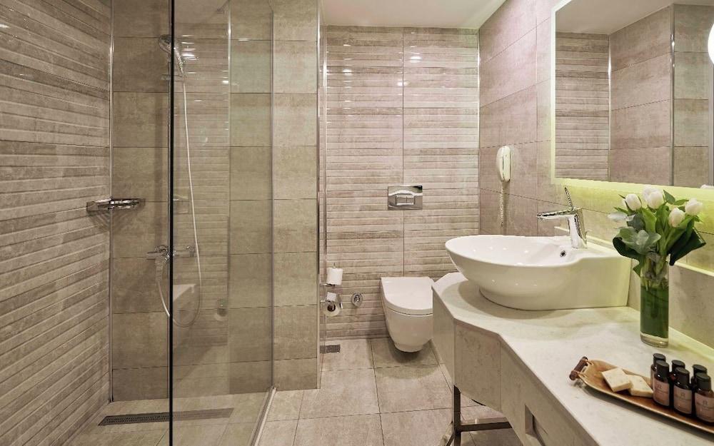 Richmond Hotel Istanbul Room Type - Standard Room Triple Use Richmond Hotel Istanbul Room Type - Standard Room Triple Use