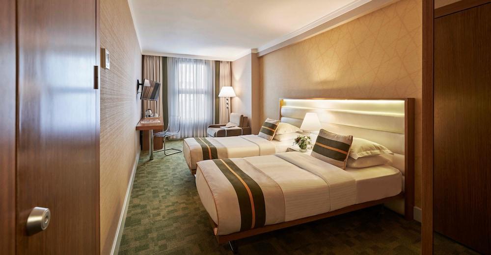 Richmond Hotel Istanbul - Tap to explore photos