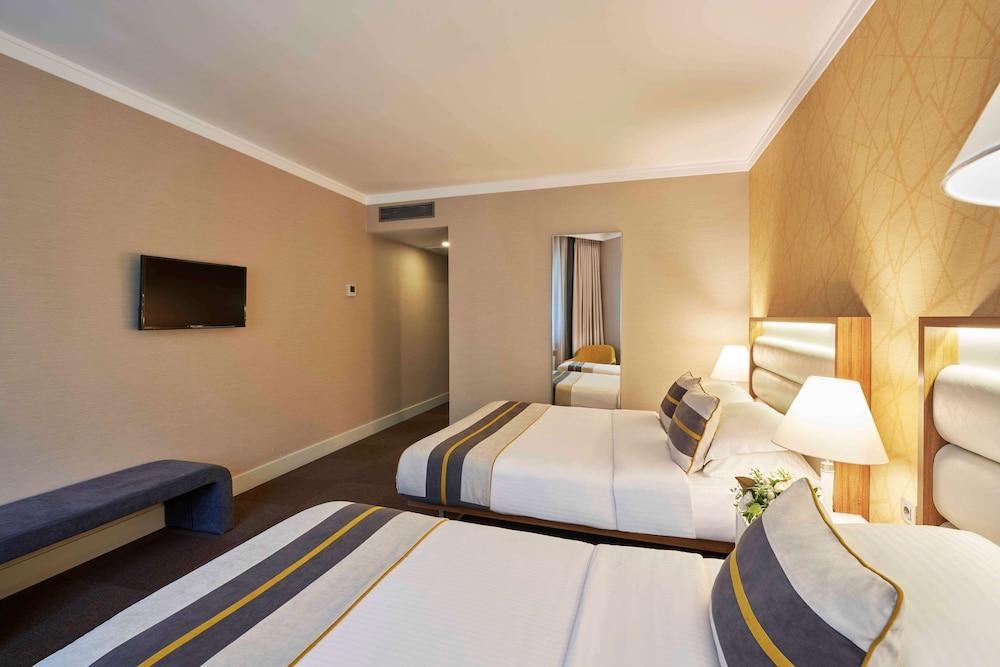 Richmond Hotel Istanbul - Tap to explore photos