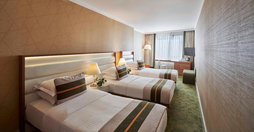 Richmond Hotel Istanbul Room Type - Deluxe Triple Room with Bosphorus View