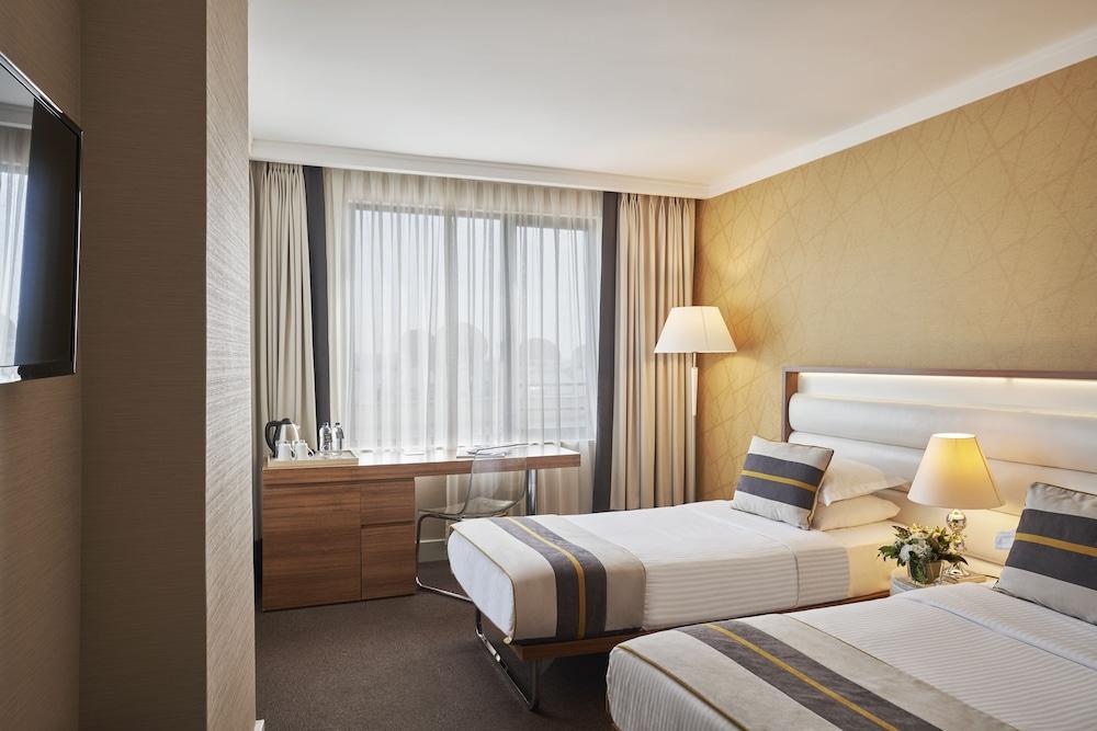 Richmond Hotel Istanbul Room Type - Deluxe Room with Bosphorus View Richmond Hotel Istanbul Room Type - Deluxe Room with Bosphorus View