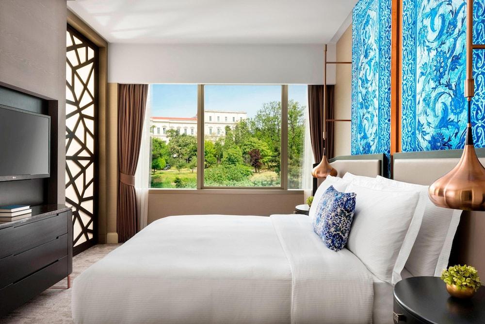 The Ritz-Carlton, Istanbul Room Type - Club Suite, 1 Bedroom, Smoking, Park View