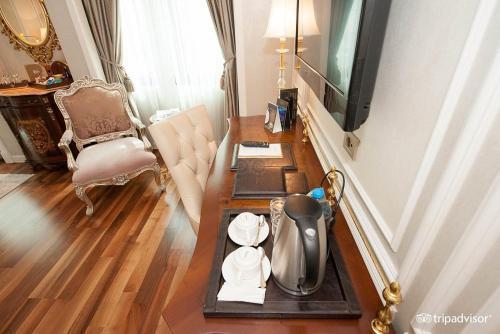 Rixos Pera Istanbul Room Type - Deluxe Room, Pera View