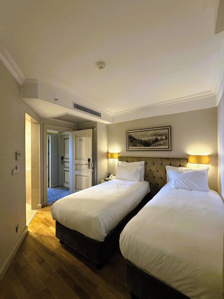 CVK Taksim Hotel Istanbul Room Type - Economy Double or Twin Room No view CVK Taksim Hotel Istanbul Room Type - Economy Double or Twin Room No view